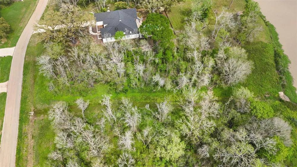 21502 Chenango Lake Drive Angleton, TX 77515