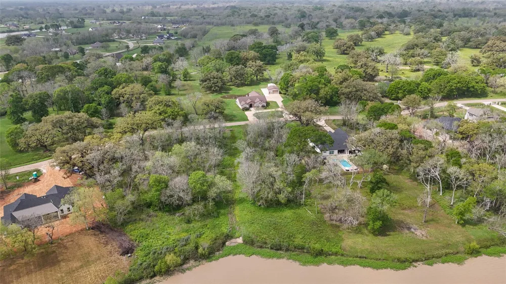 21502 Chenango Lake Drive Angleton, TX 77515