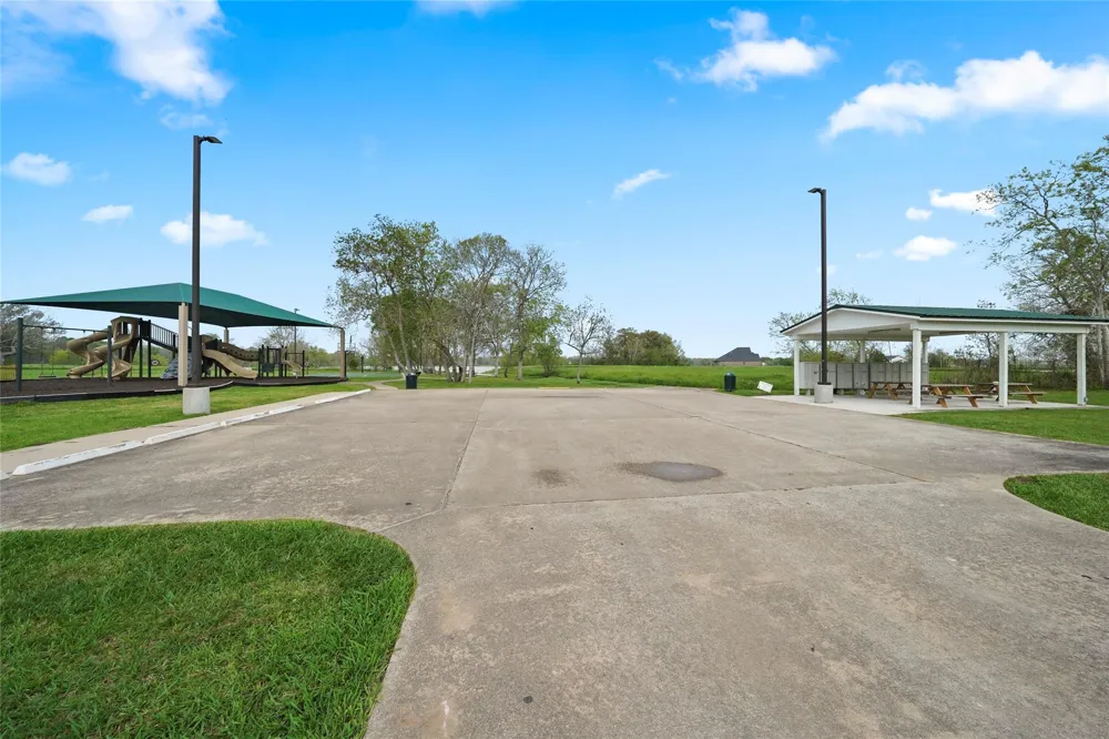 21502 Chenango Lake Drive Angleton, TX 77515