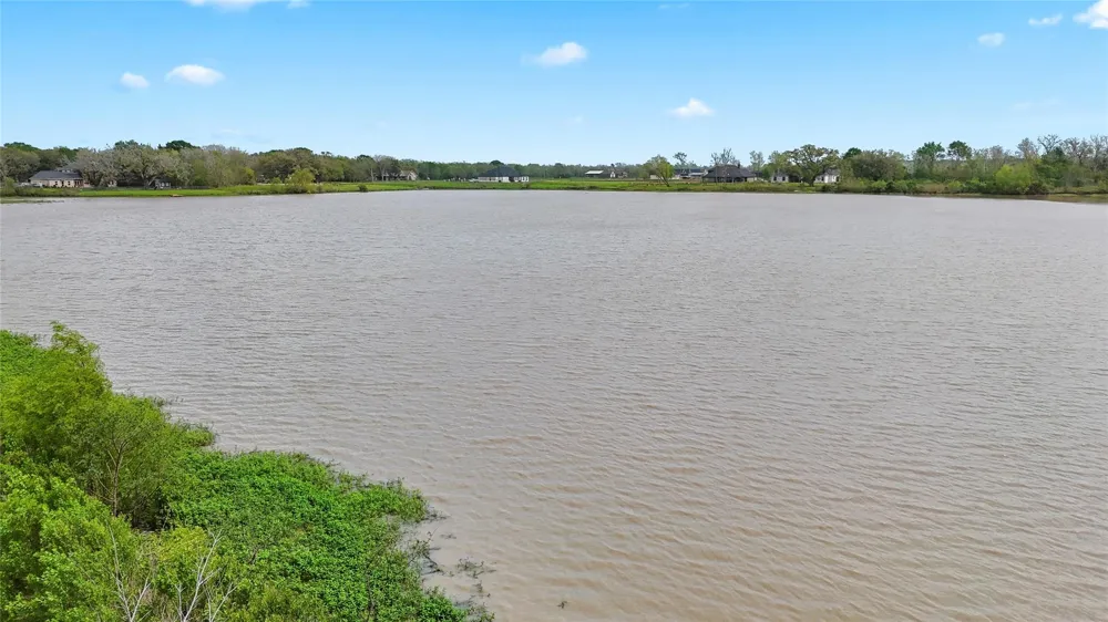 21502 Chenango Lake Drive Angleton, TX 77515