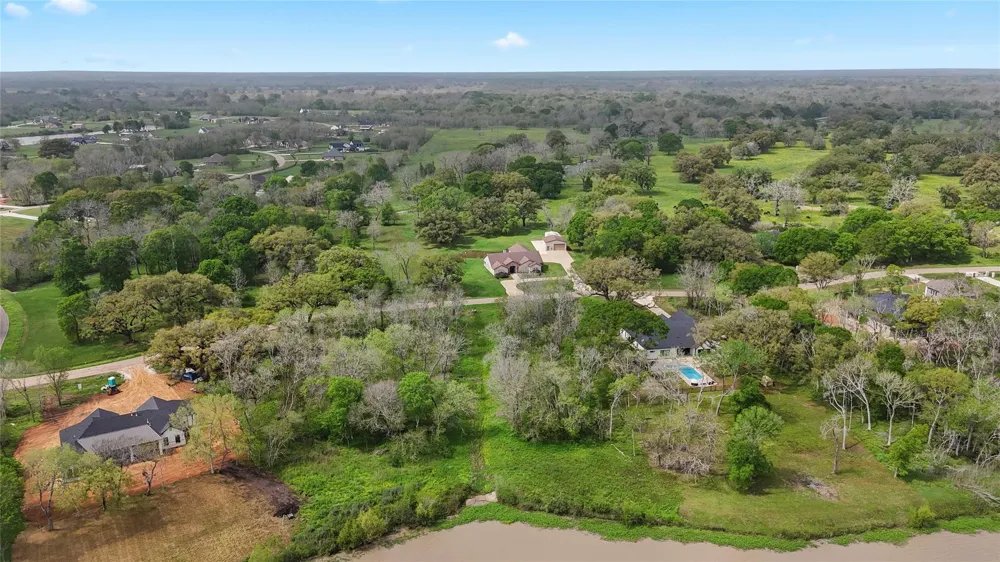 21502 Chenango Lake Drive Angleton, TX 77515