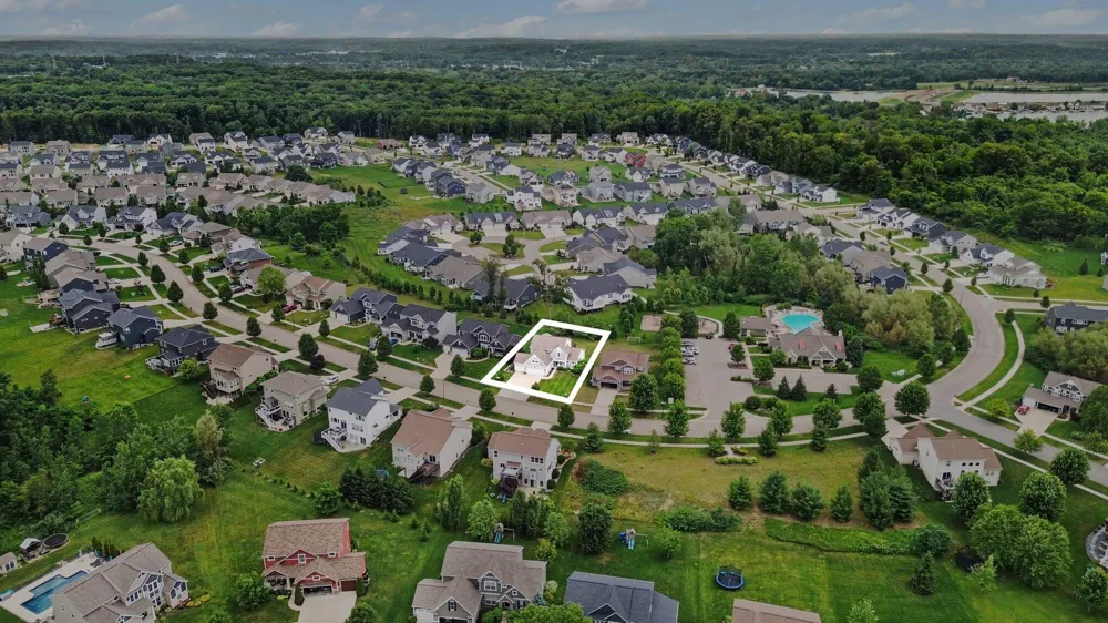 3113 Lowingside Drive Jenison, MI 49428