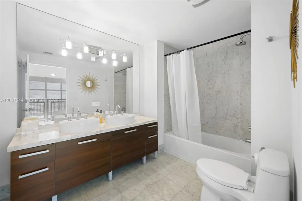 244 Biscayne Blvd #451 Miami, FL 33132