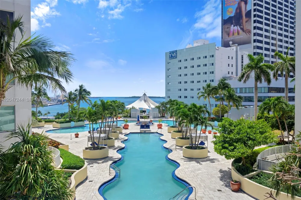 244 Biscayne Blvd #451 Miami, FL 33132