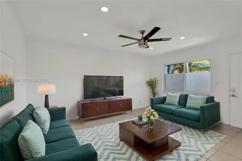 3050 NE 5th Ter #13