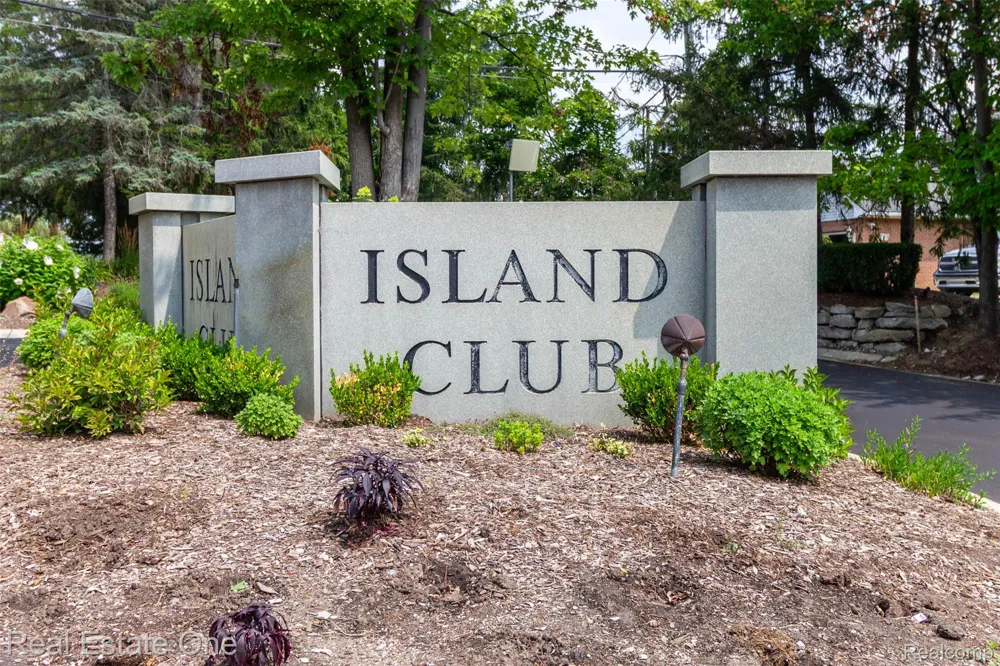 1830 Sadie Shore Drive Commerce Charter Township, MI 48382