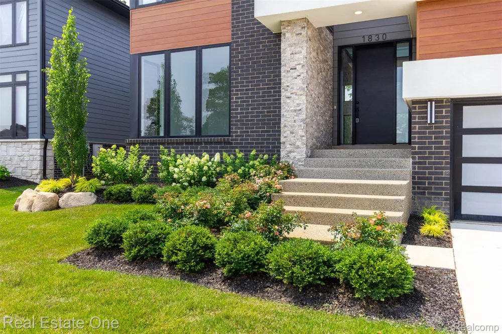 1830 Sadie Shore Drive Commerce Charter Township, MI 48382