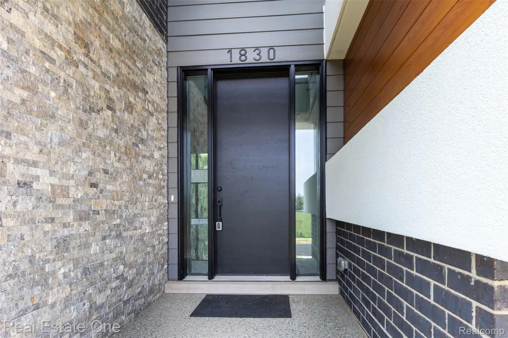 1830 Sadie Shore Drive Commerce Charter Township, MI 48382