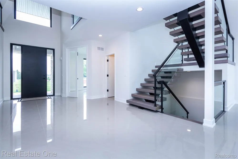 1830 Sadie Shore Drive Commerce Charter Township, MI 48382