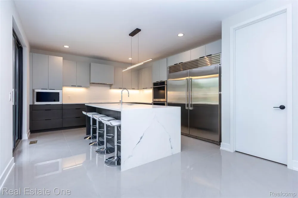 1830 Sadie Shore Drive Commerce Charter Township, MI 48382