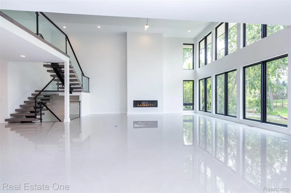 1830 Sadie Shore Drive Commerce Charter Township, MI 48382