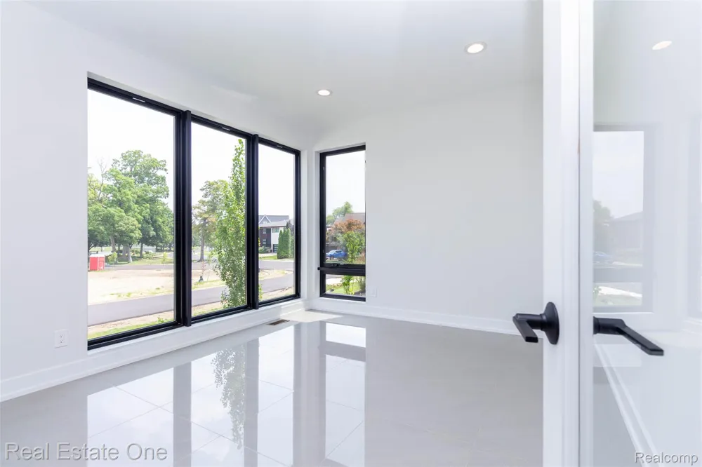 1830 Sadie Shore Drive Commerce Charter Township, MI 48382