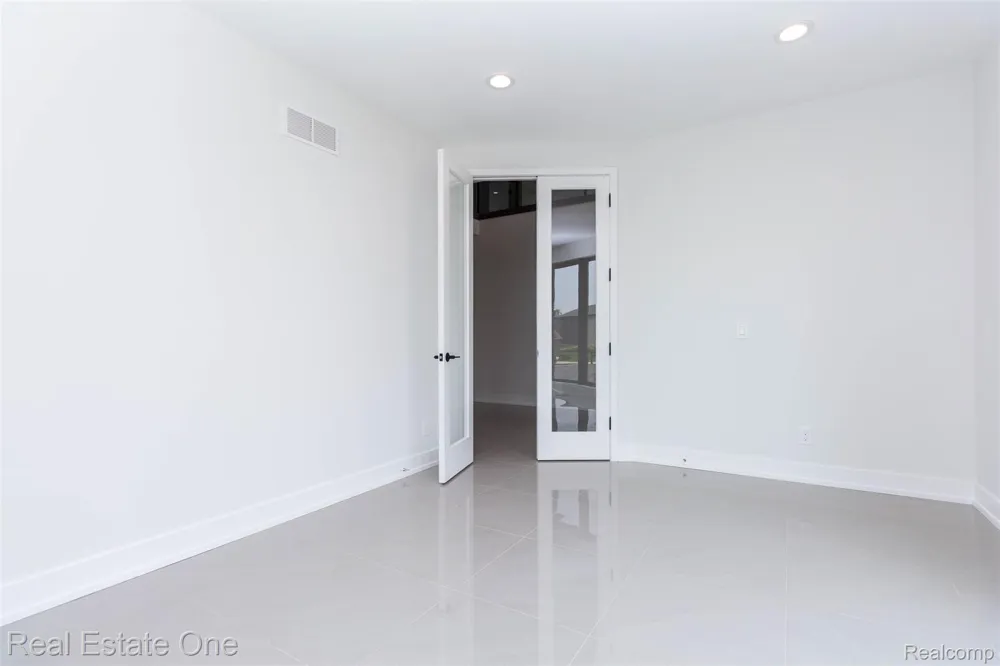 1830 Sadie Shore Drive Commerce Charter Township, MI 48382