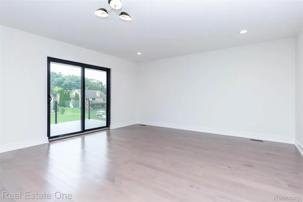 1830 Sadie Shore Drive Commerce Charter Township, MI 48382