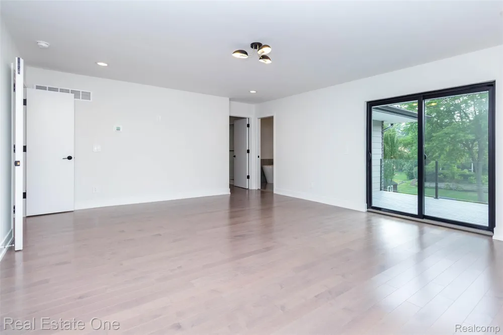 1830 Sadie Shore Drive Commerce Charter Township, MI 48382