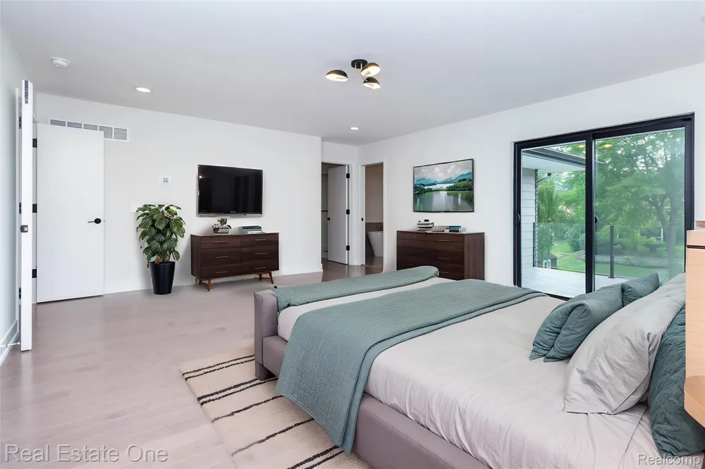 1830 Sadie Shore Drive Commerce Charter Township, MI 48382