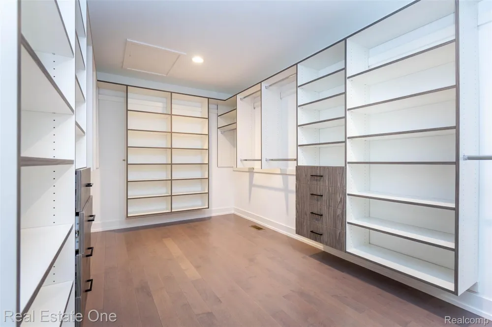 1830 Sadie Shore Drive Commerce Charter Township, MI 48382