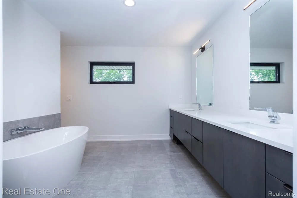 1830 Sadie Shore Drive Commerce Charter Township, MI 48382