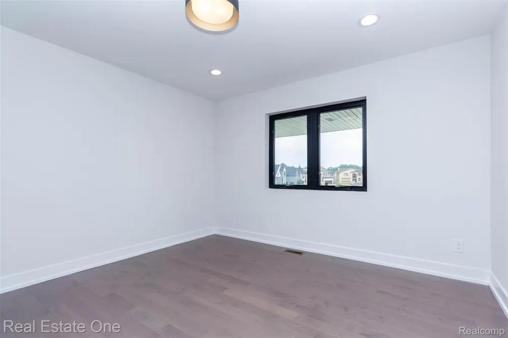 1830 Sadie Shore Drive Commerce Charter Township, MI 48382