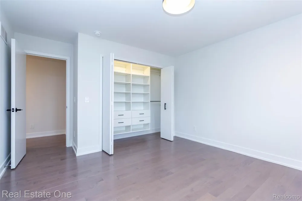 1830 Sadie Shore Drive Commerce Charter Township, MI 48382