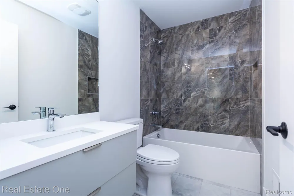 1830 Sadie Shore Drive Commerce Charter Township, MI 48382