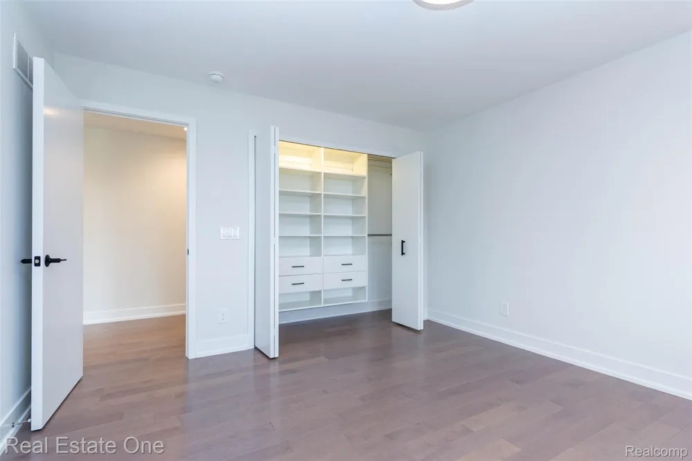 1830 Sadie Shore Drive Commerce Charter Township, MI 48382