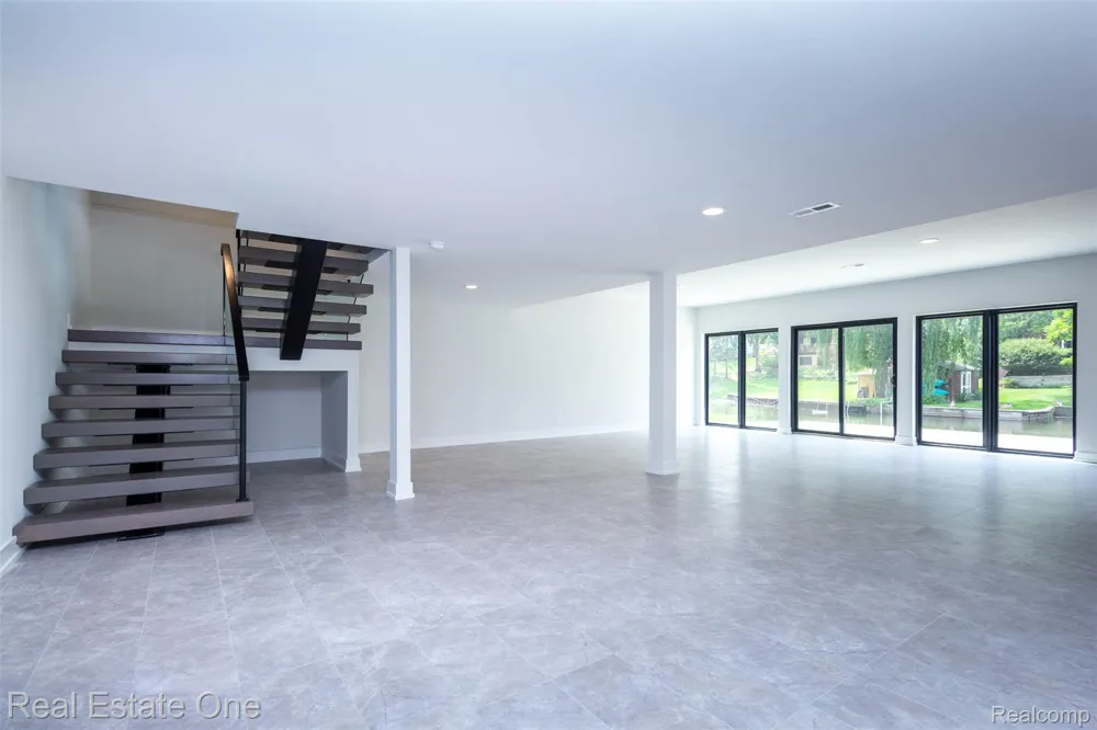1830 Sadie Shore Drive Commerce Charter Township, MI 48382