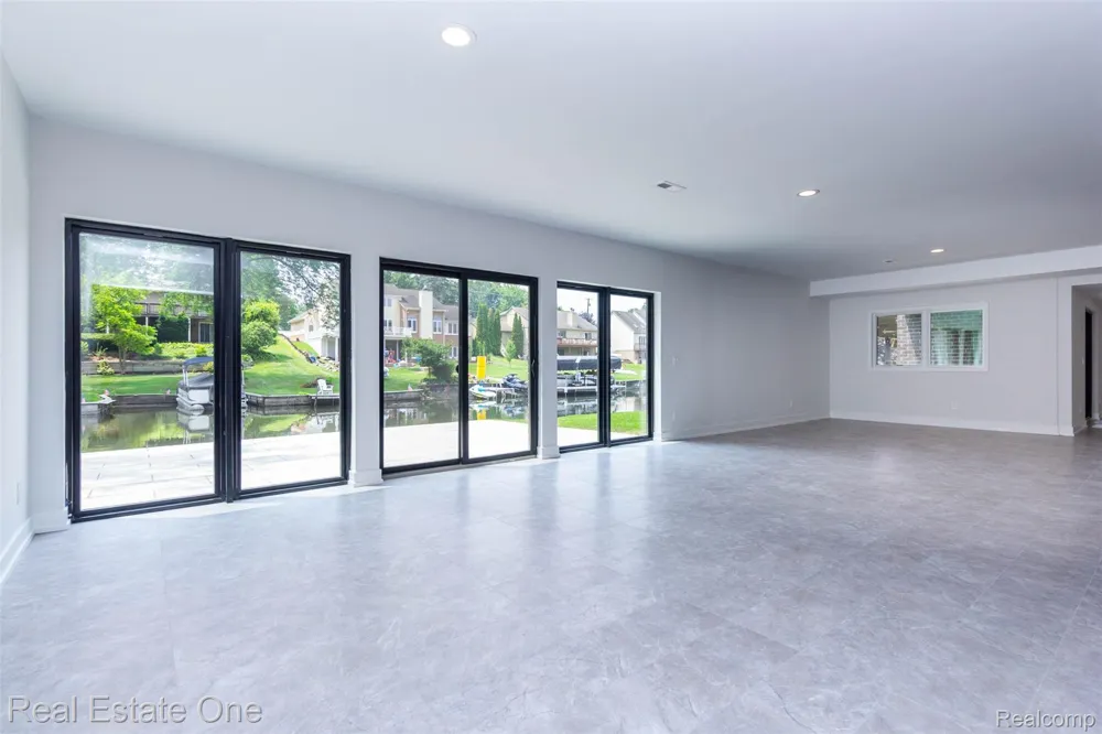 1830 Sadie Shore Drive Commerce Charter Township, MI 48382