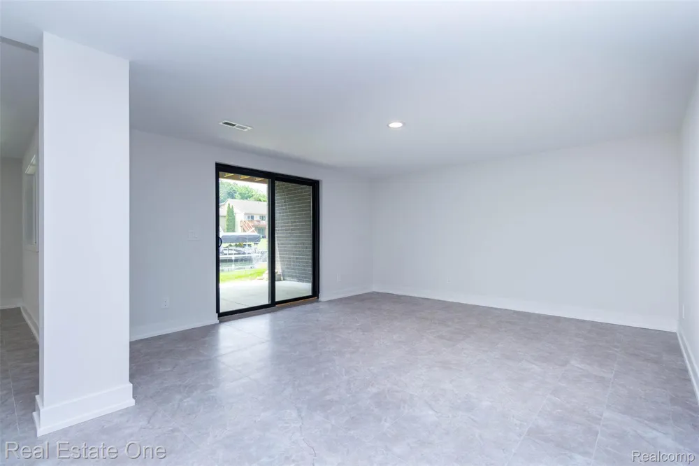 1830 Sadie Shore Drive Commerce Charter Township, MI 48382