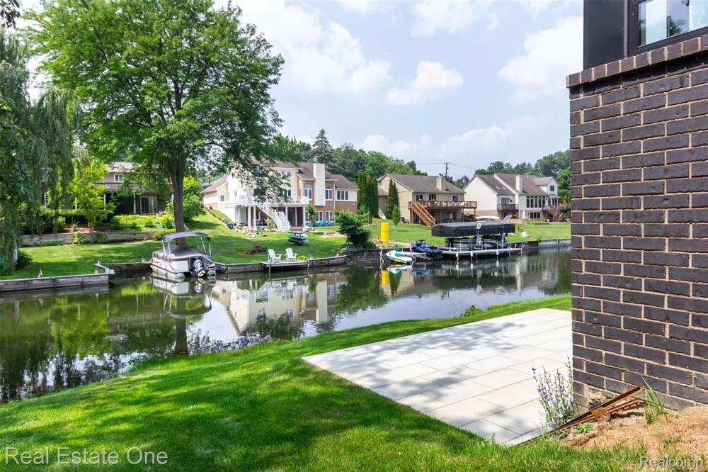 1830 Sadie Shore Drive Commerce Charter Township, MI 48382