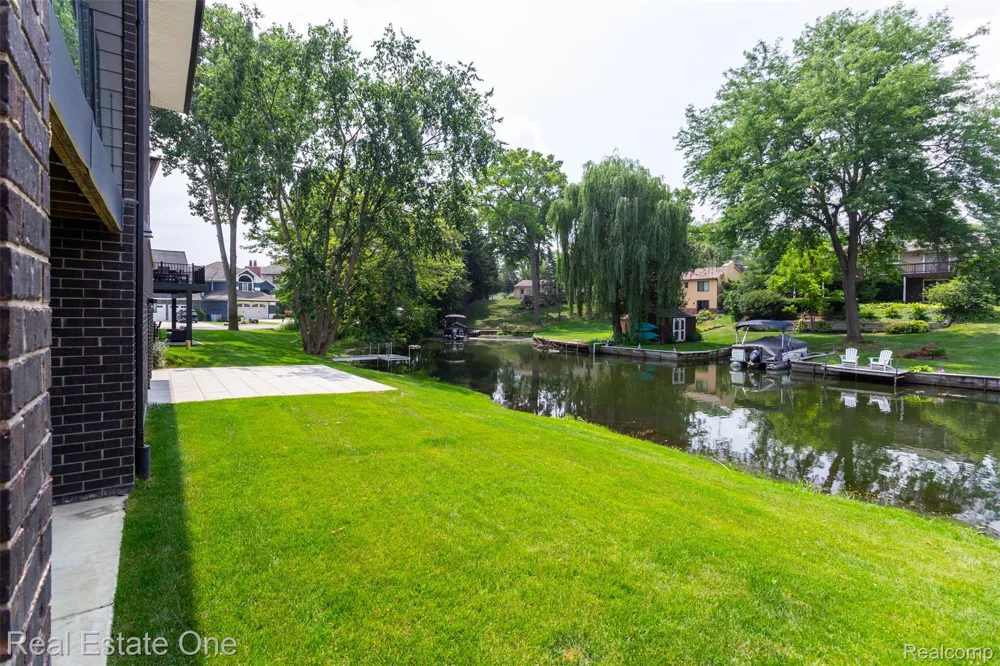 1830 Sadie Shore Drive Commerce Charter Township, MI 48382
