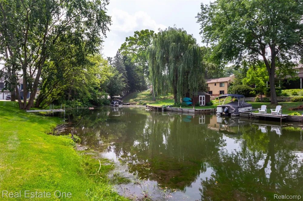 1830 Sadie Shore Drive Commerce Charter Township, MI 48382