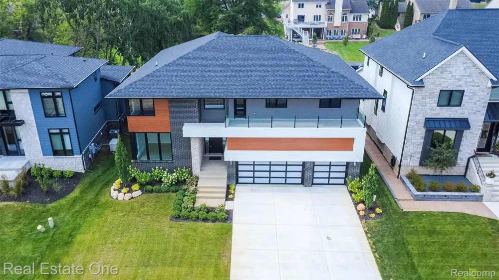 1830 Sadie Shore Drive Commerce Charter Township, MI 48382