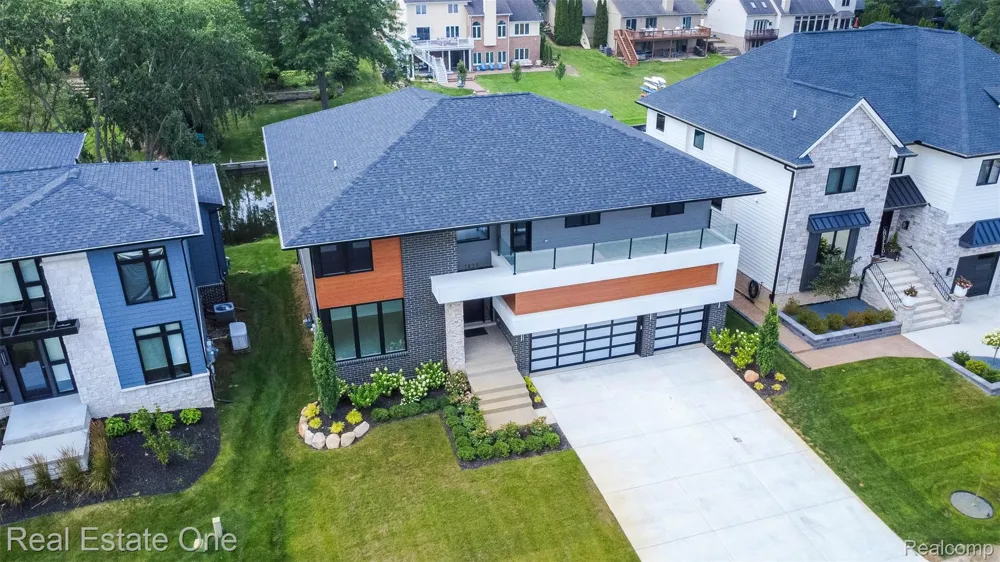 1830 Sadie Shore Drive Commerce Charter Township, MI 48382
