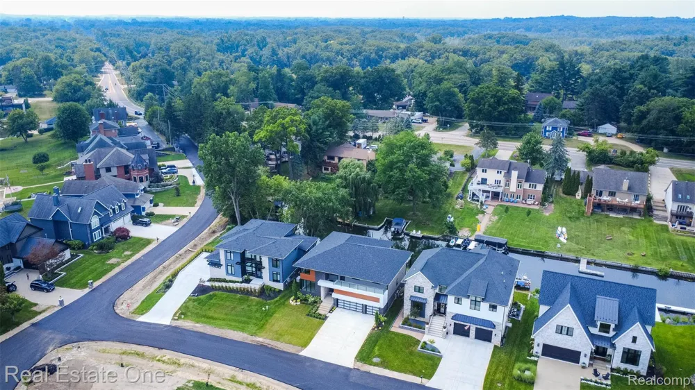1830 Sadie Shore Drive Commerce Charter Township, MI 48382
