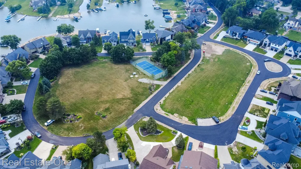 1830 Sadie Shore Drive Commerce Charter Township, MI 48382
