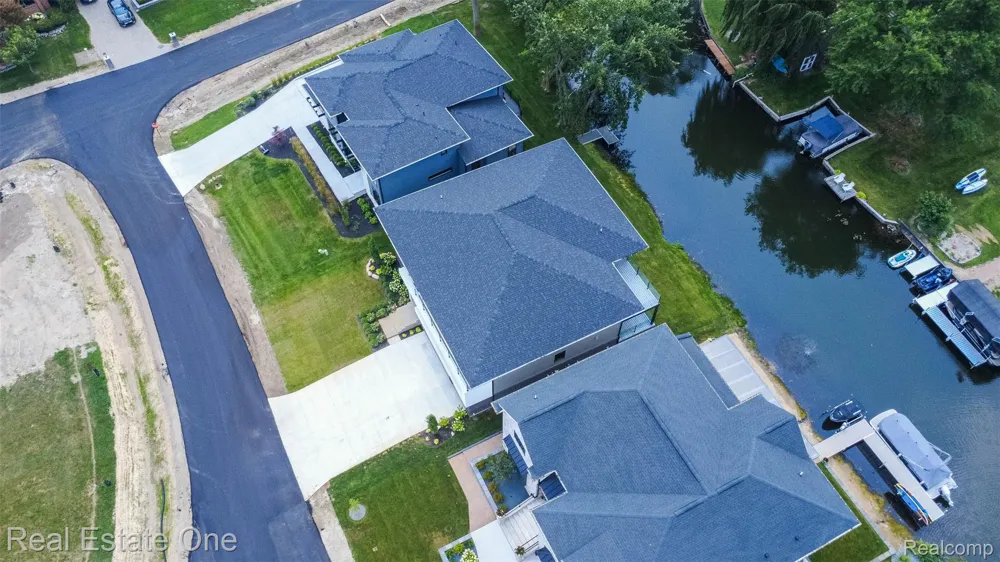 1830 Sadie Shore Drive Commerce Charter Township, MI 48382