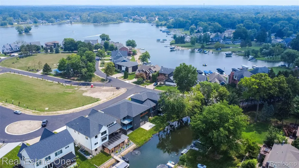 1830 Sadie Shore Drive Commerce Charter Township, MI 48382