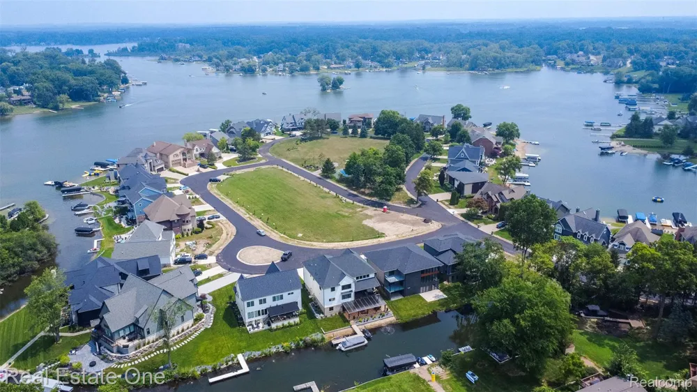 1830 Sadie Shore Drive Commerce Charter Township, MI 48382