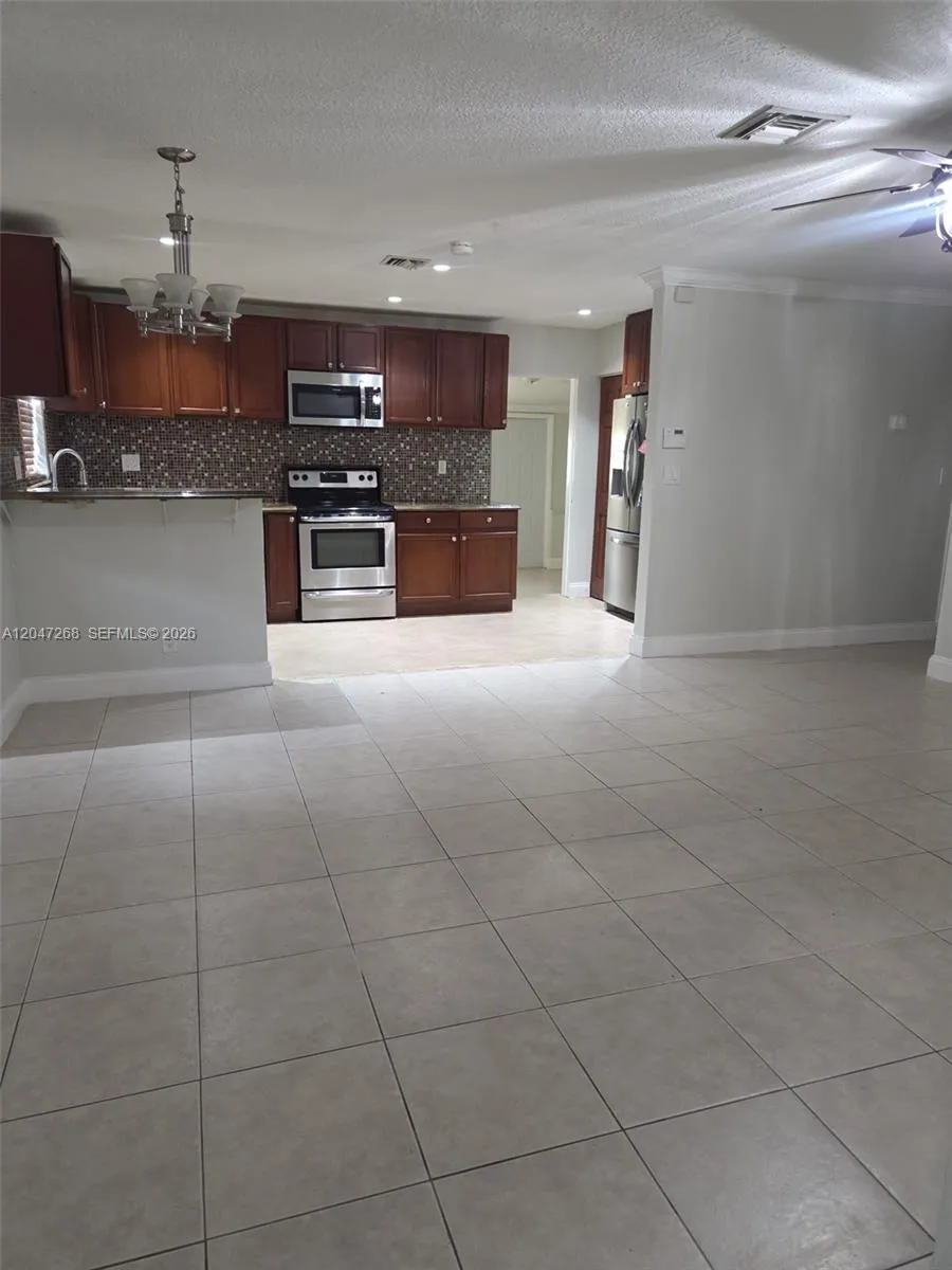6118 Royal Palm Blvd Margate, FL 33063