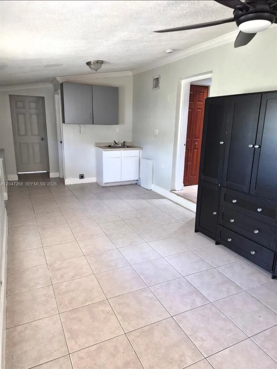 6118 Royal Palm Blvd Margate, FL 33063