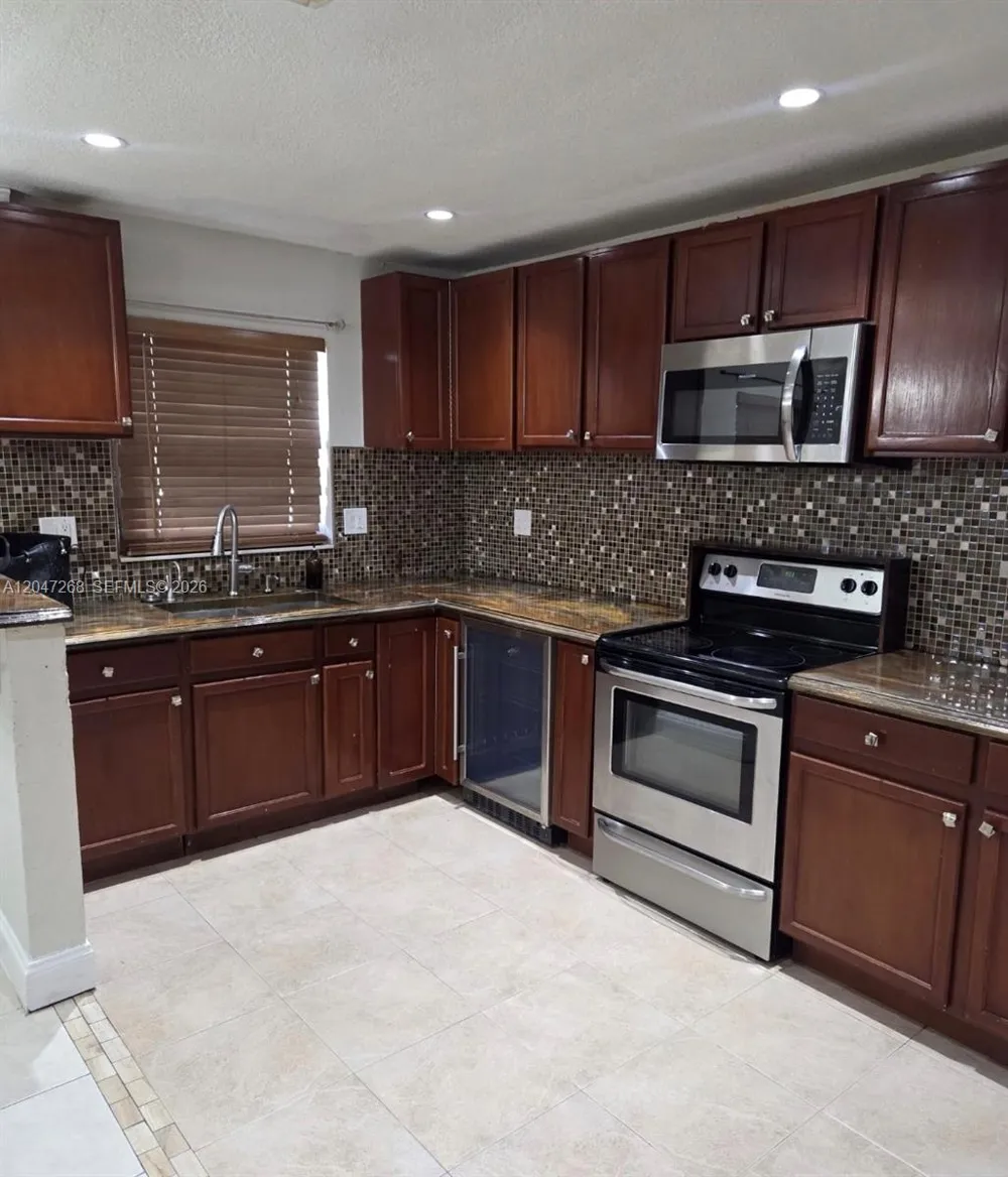 6118 Royal Palm Blvd Margate, FL 33063