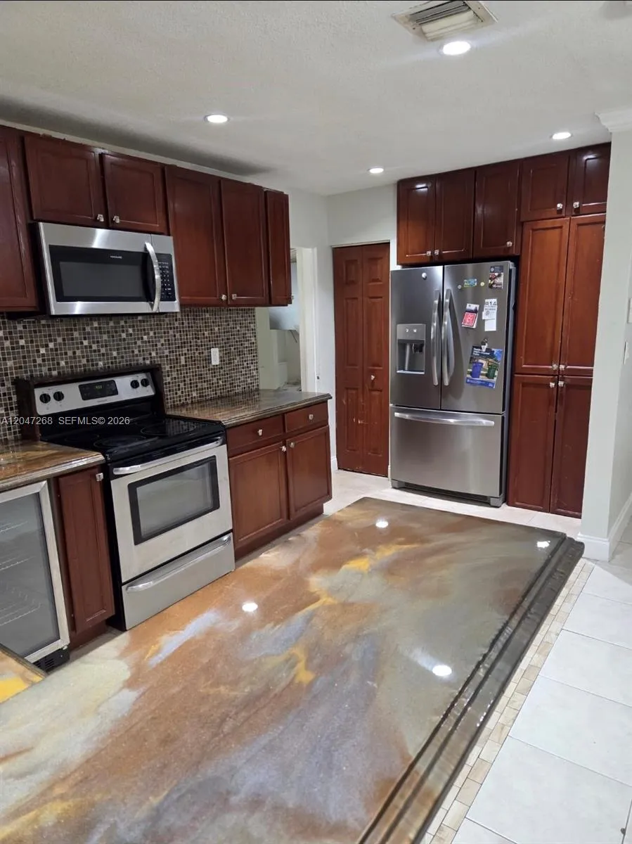 6118 Royal Palm Blvd Margate, FL 33063