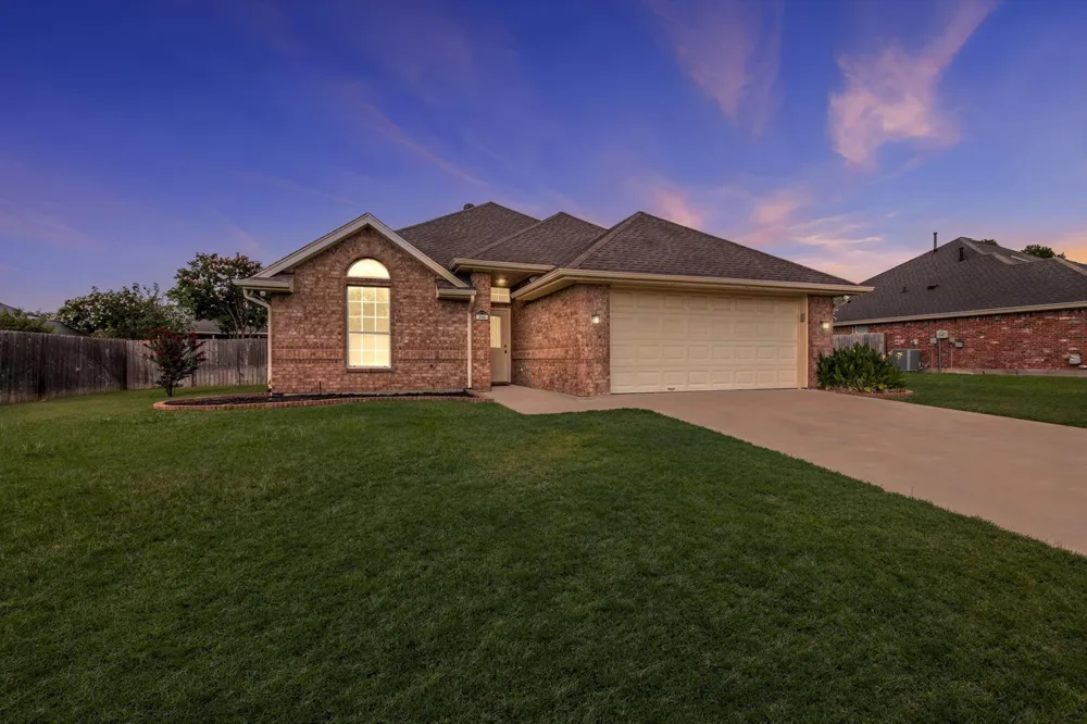 206 Mourning Dove Lane Krum, TX 76249