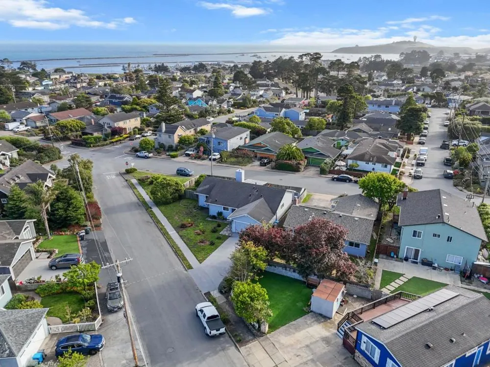 423 Montecito Avenue El Granada, CA 94018