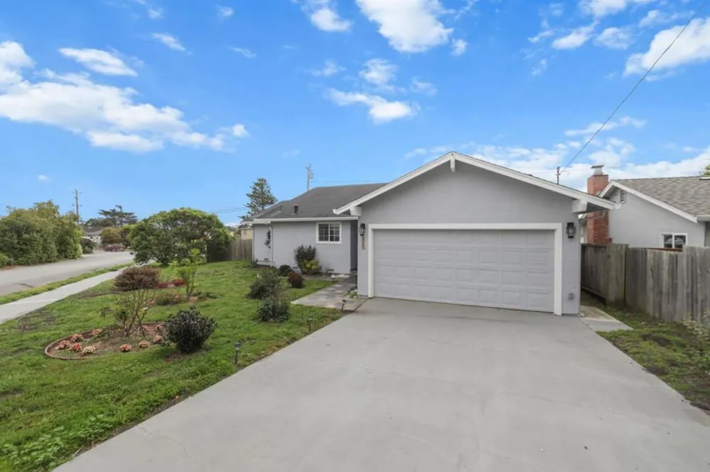 423 Montecito Avenue El Granada, CA 94018