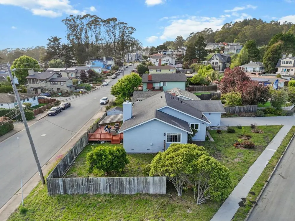 423 Montecito Avenue El Granada, CA 94018