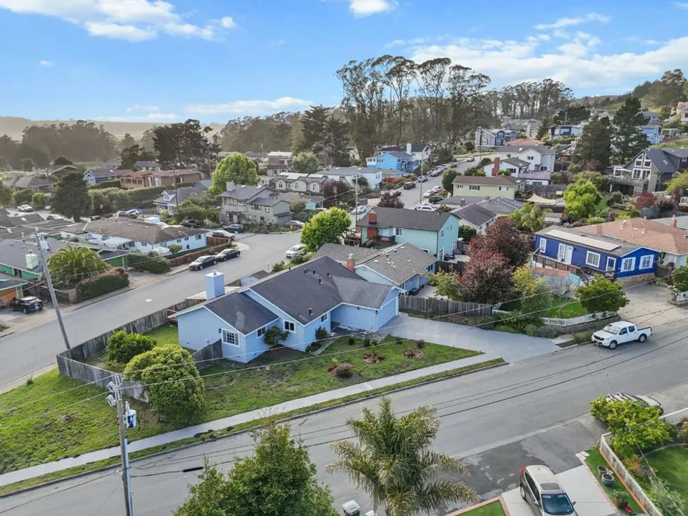 423 Montecito Avenue El Granada, CA 94018