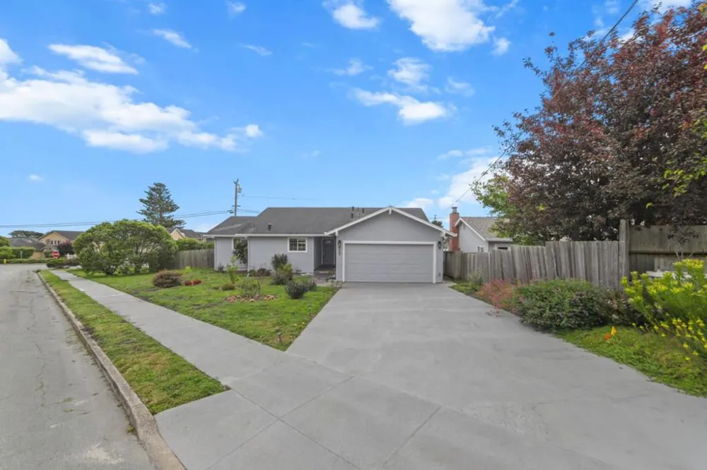 423 Montecito Avenue El Granada, CA 94018