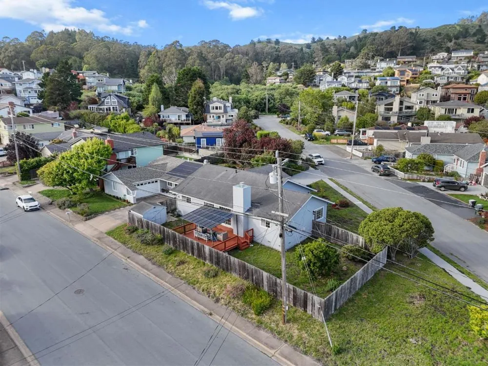423 Montecito Avenue El Granada, CA 94018